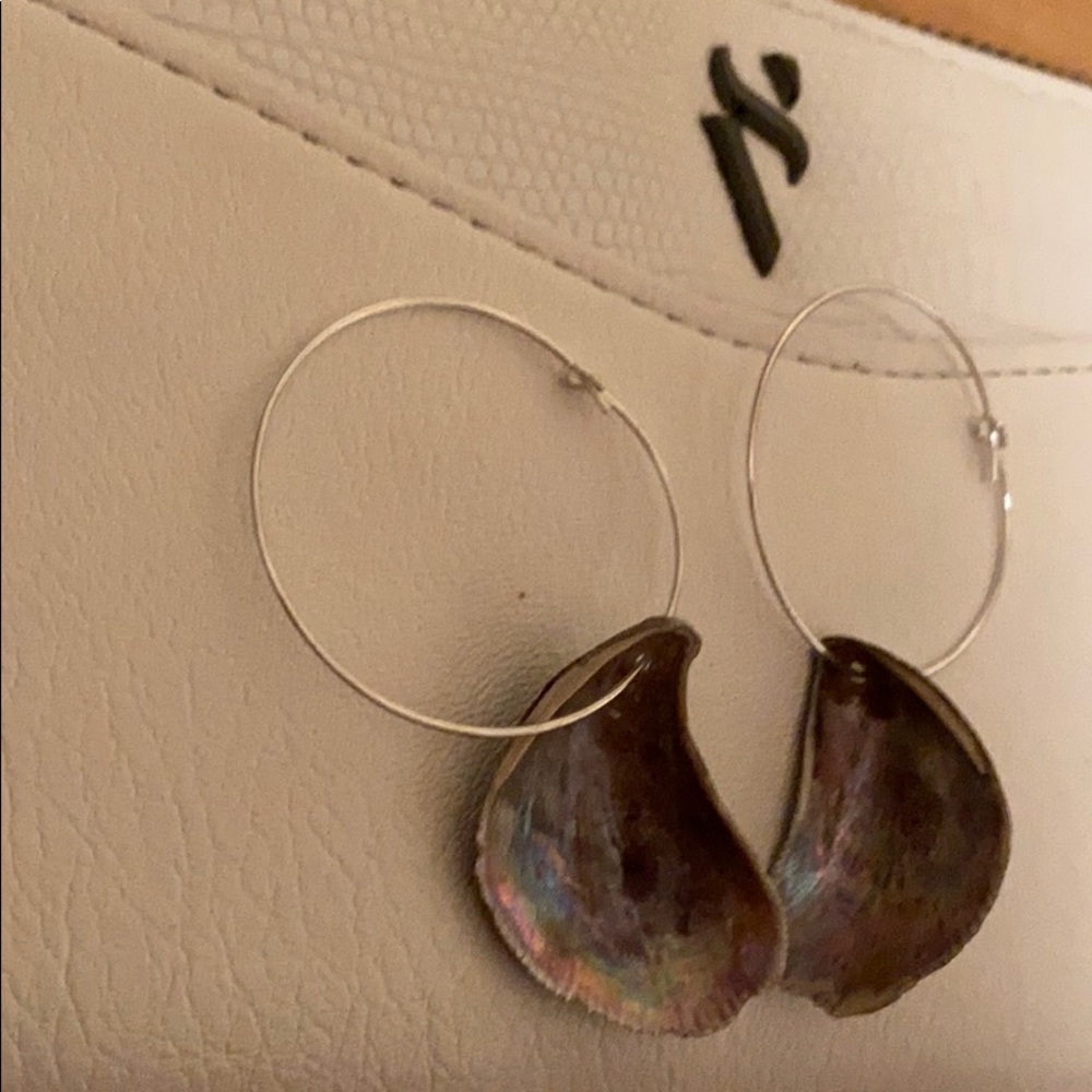 Shell earrings - Picture 2 of 5